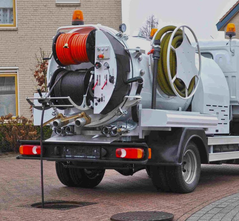 Débouchage professionnel de canalisations avec hydrocurage haute pression