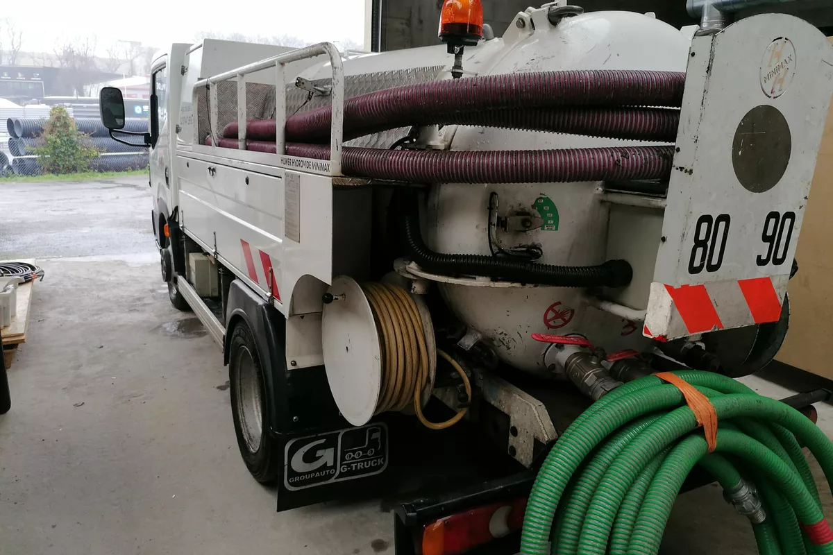 Camion de vidange et d'assainissement NT Hydrocureur en Île-de-France